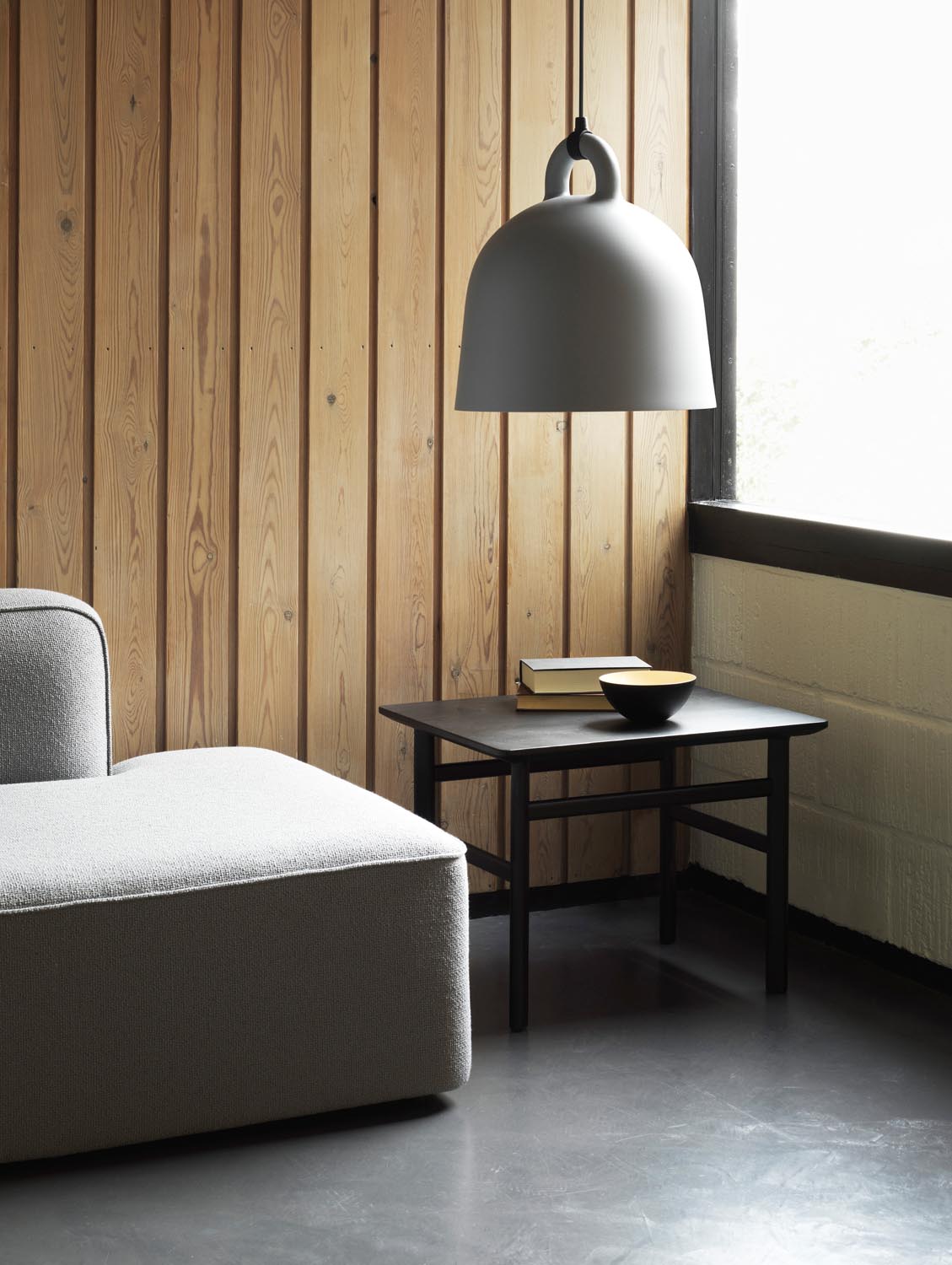 Bell Lampe gross EU  in  präsentiert im Onlineshop von KAQTU Design AG. Pendelleuchte ist von Normann Copenhagen
