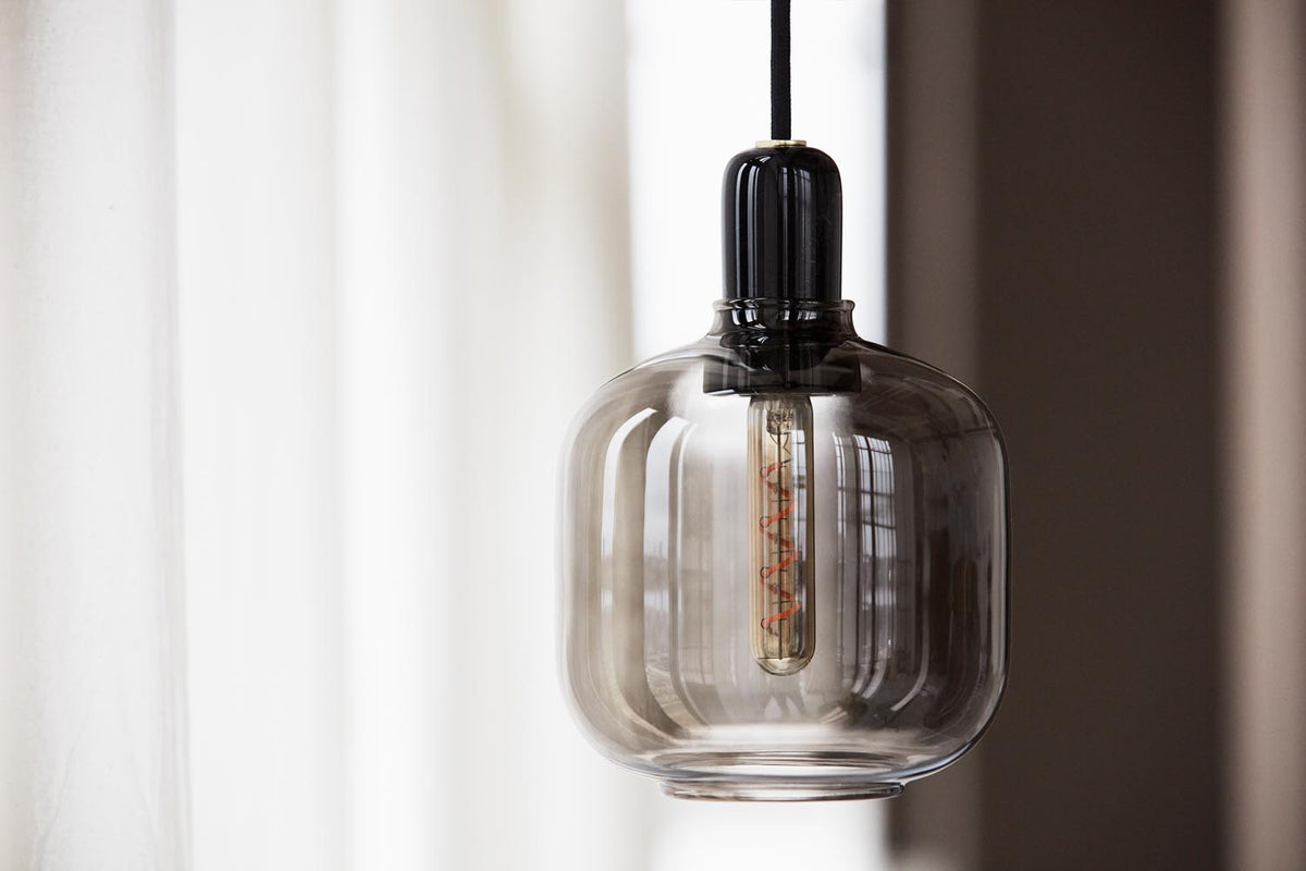 Amp Lampe klein EU in  präsentiert im Onlineshop von KAQTU Design AG. Pendelleuchte ist von Normann Copenhagen