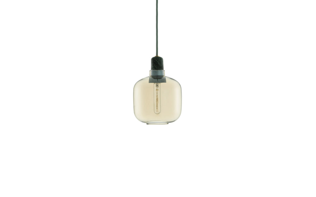Amp Lampe klein EU in Gold/ grün präsentiert im Onlineshop von KAQTU Design AG. Pendelleuchte ist von Normann Copenhagen