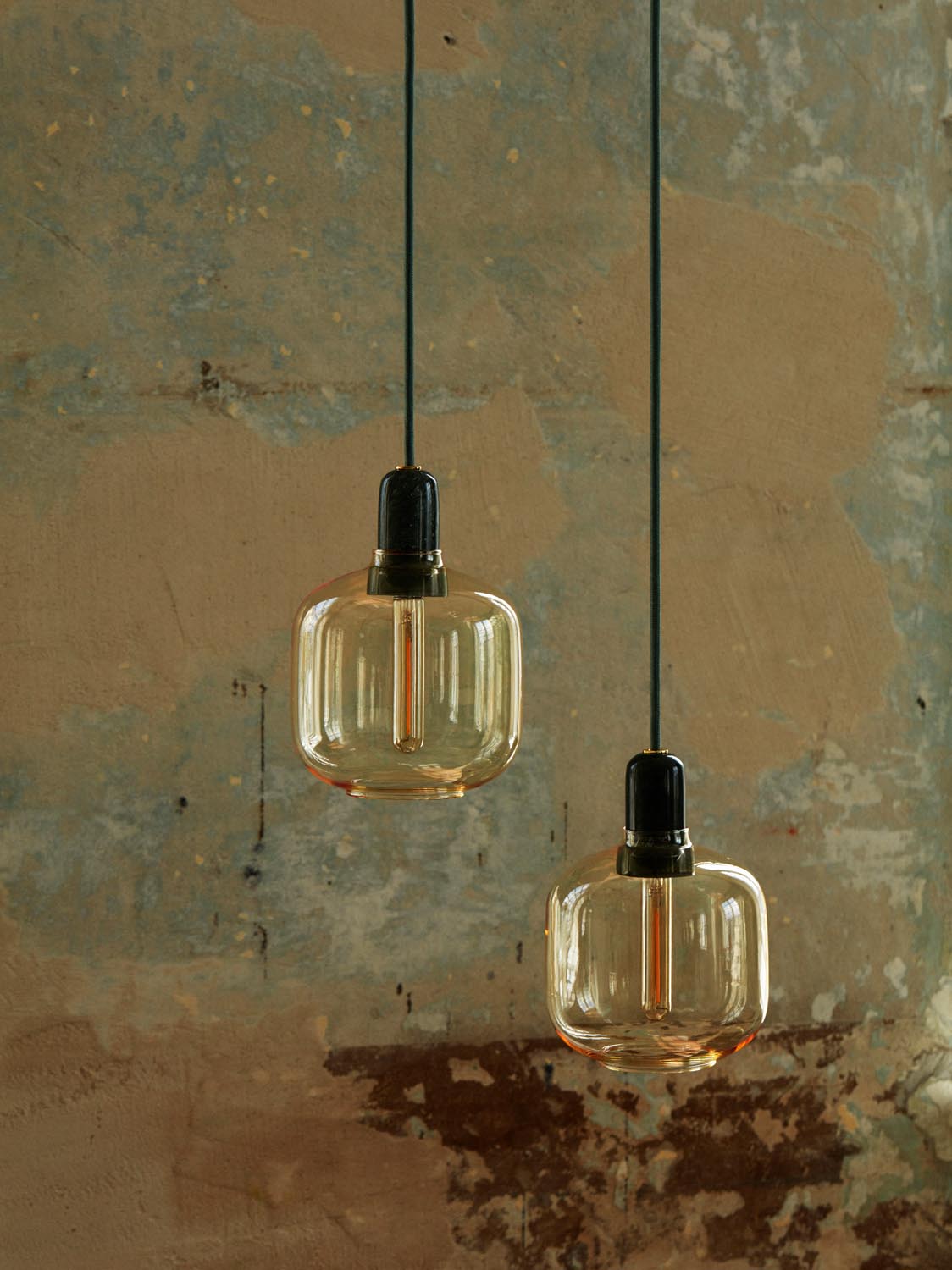 Amp Lampe klein EU in  präsentiert im Onlineshop von KAQTU Design AG. Pendelleuchte ist von Normann Copenhagen