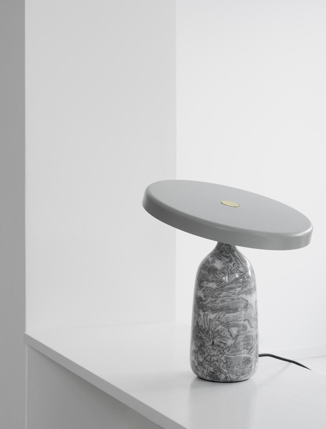 Eddy Tischlampe EU in  präsentiert im Onlineshop von KAQTU Design AG. Tischleuchte ist von Normann Copenhagen