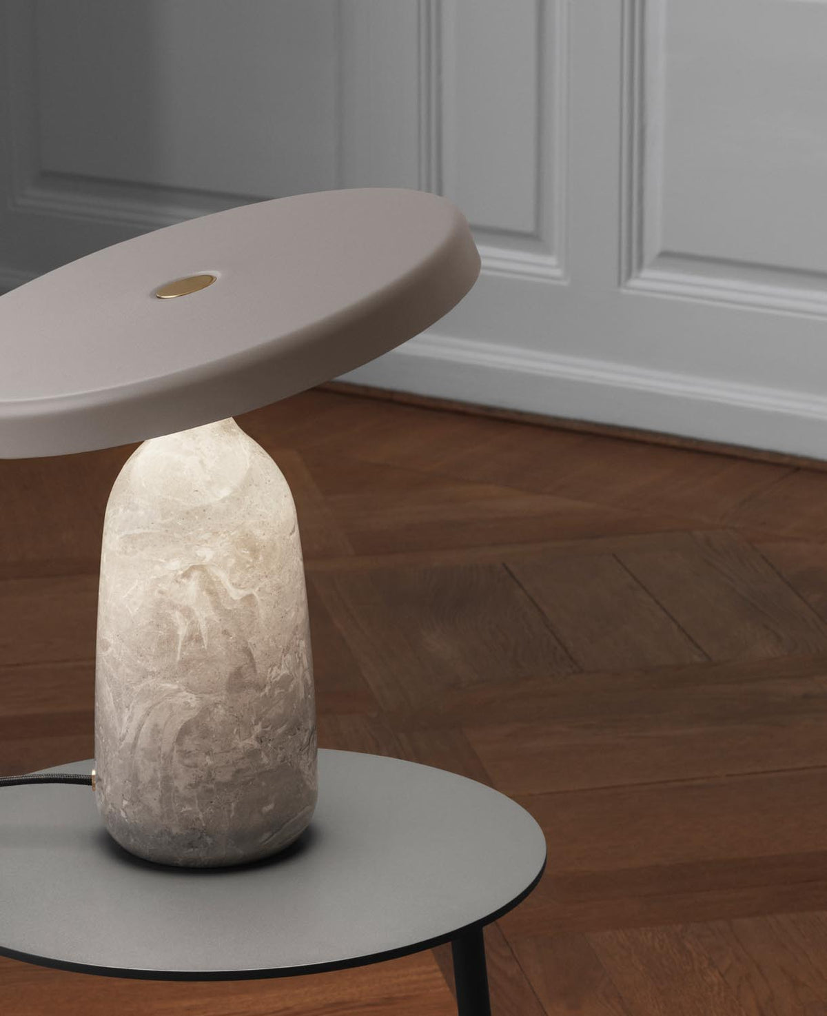 Eddy Tischlampe EU in Grau präsentiert im Onlineshop von KAQTU Design AG. Tischleuchte ist von Normann Copenhagen