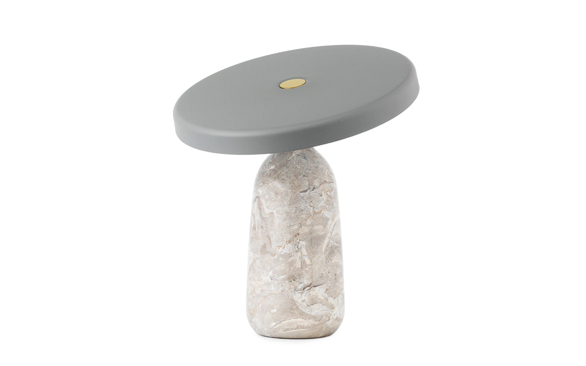 Eddy Tischlampe in Grey präsentiert im Onlineshop von KAQTU Design AG. Tischleuchte ist von Normann Copenhagen
