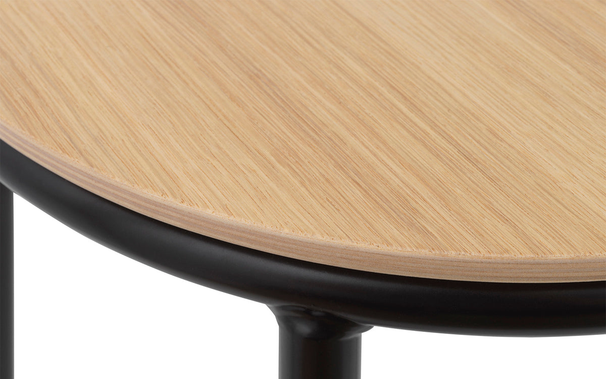 Circa Hocker in Eiche präsentiert im Onlineshop von KAQTU Design AG. Hocker ist von Normann Copenhagen