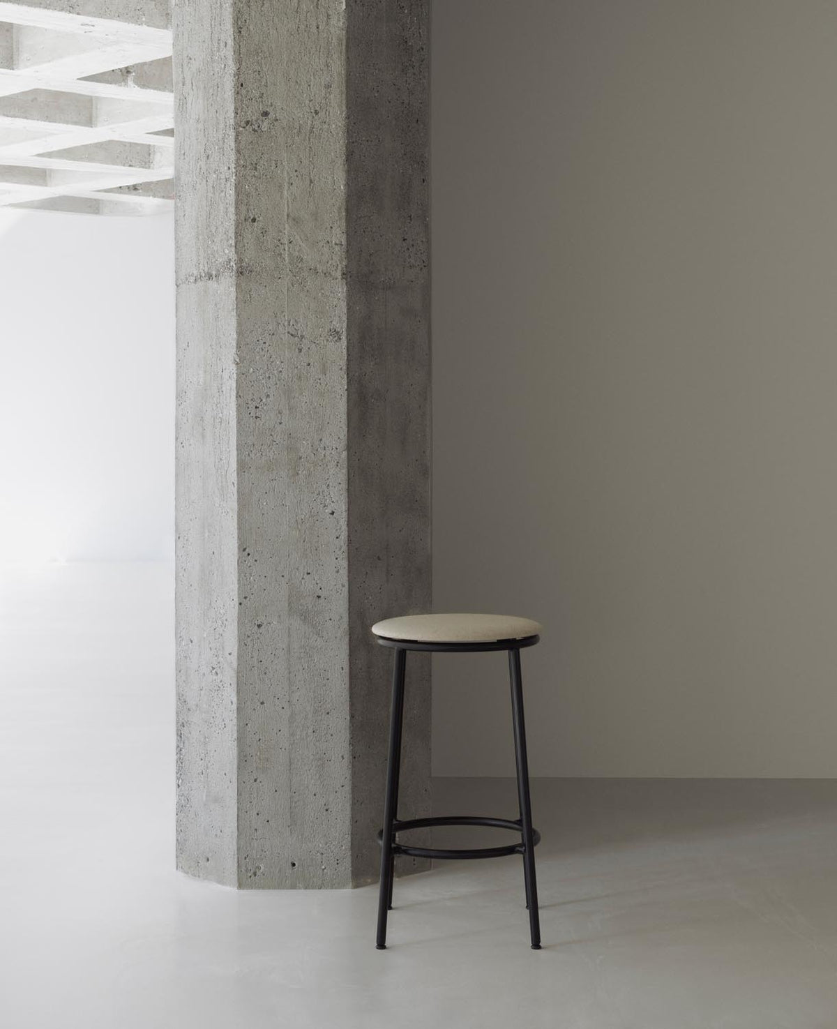 Circa Barhocker in Ultra 41599 präsentiert im Onlineshop von KAQTU Design AG. Barhocker ist von Normann Copenhagen