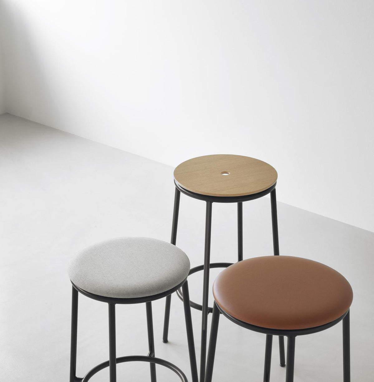 Circa Barhocker in Ultra 41599 präsentiert im Onlineshop von KAQTU Design AG. Barhocker ist von Normann Copenhagen