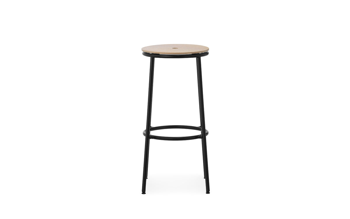 Circa Barhocker in Eiche präsentiert im Onlineshop von KAQTU Design AG. Barhocker ist von Normann Copenhagen