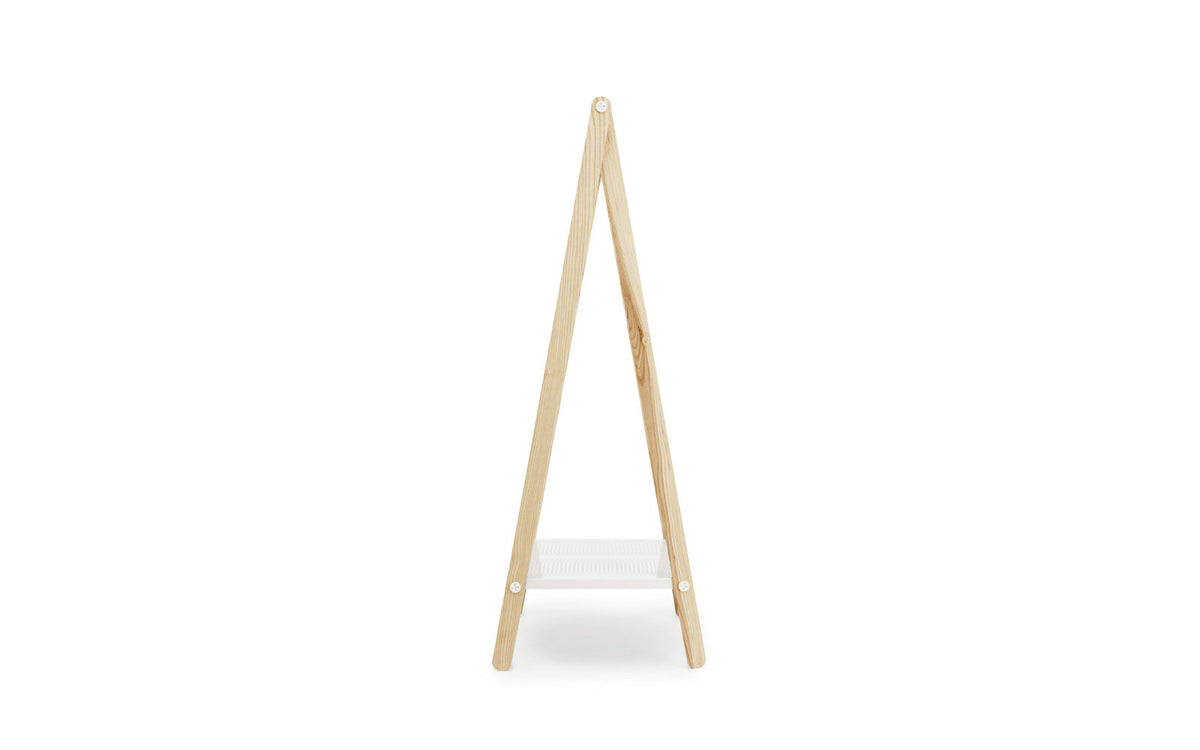 Toj Kleiderständer gross in Weiss präsentiert im Onlineshop von KAQTU Design AG. Kleiderständer ist von Normann Copenhagen
