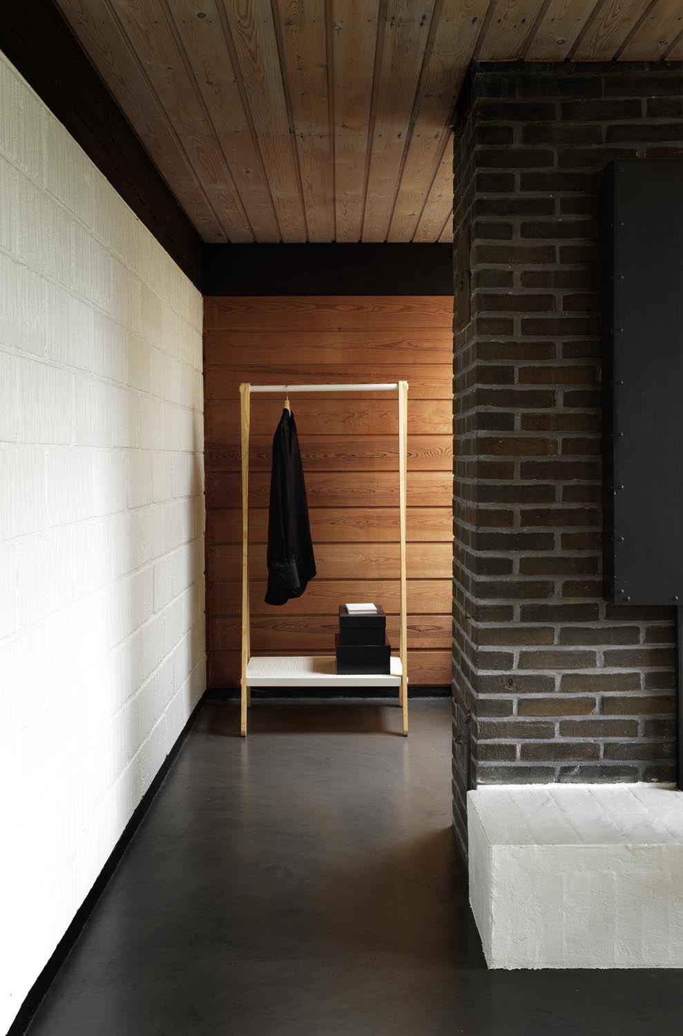 Toj Kleiderständer klein in  präsentiert im Onlineshop von KAQTU Design AG. Kleiderständer ist von Normann Copenhagen