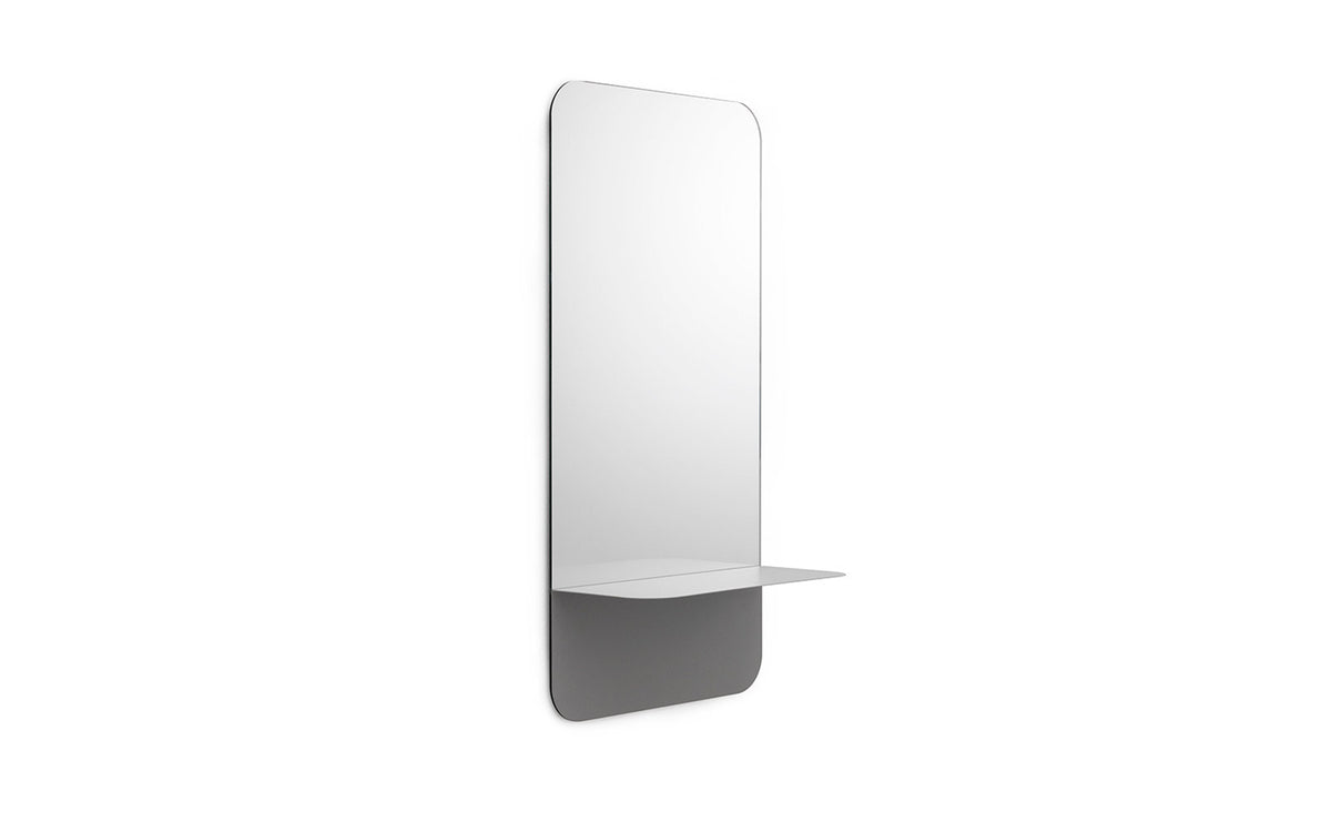 Horizon Wandspiegel Vertikal in Grau präsentiert im Onlineshop von KAQTU Design AG. Wandspiegel ist von Normann Copenhagen