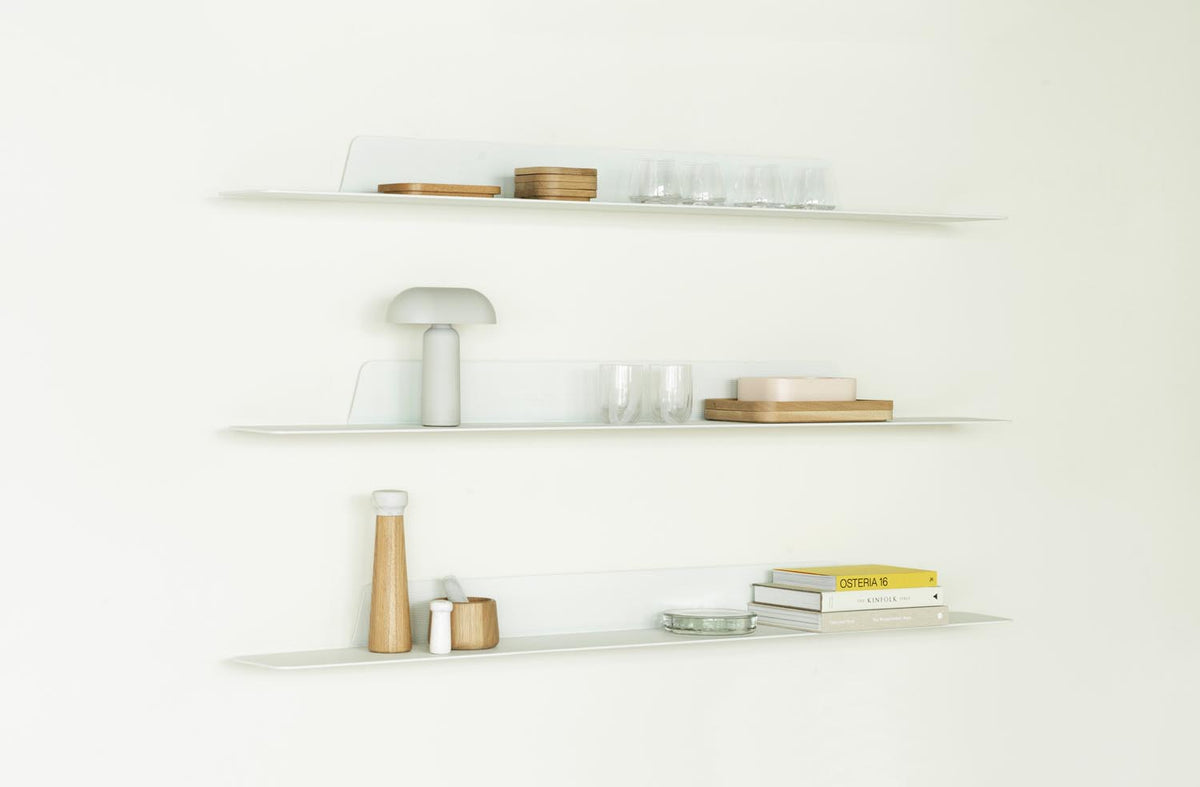 Jet Regal 80 cm. weiss in  präsentiert im Onlineshop von KAQTU Design AG. Wandregal ist von Normann Copenhagen