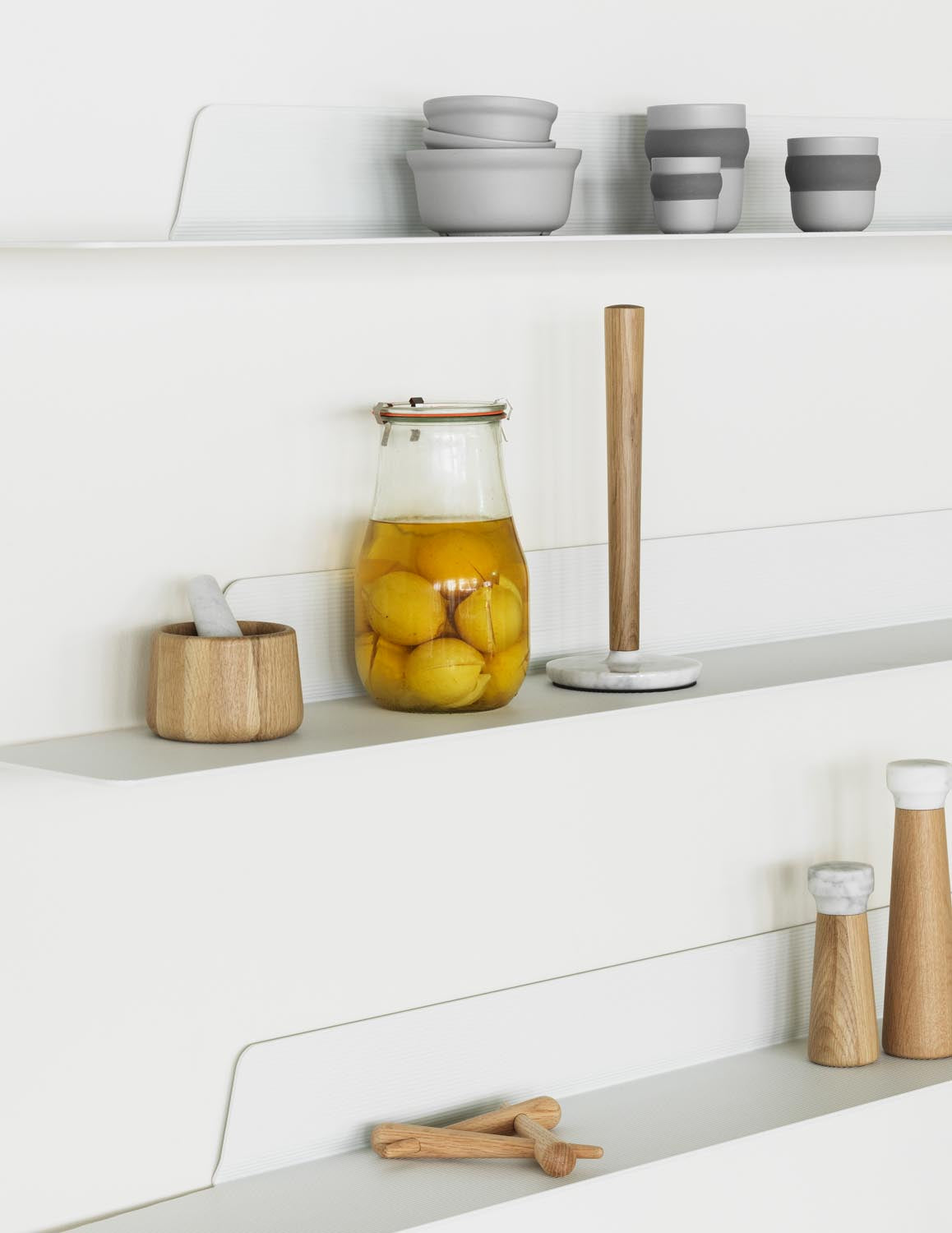 Jet Regal 80 cm. weiss in  präsentiert im Onlineshop von KAQTU Design AG. Wandregal ist von Normann Copenhagen