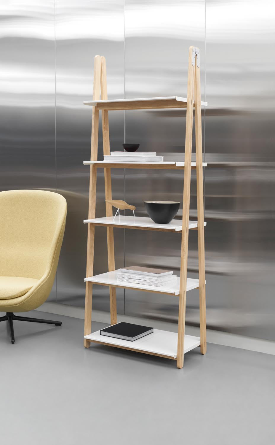 One Step Up Bücherregal in  präsentiert im Onlineshop von KAQTU Design AG. Bücherregal ist von Normann Copenhagen