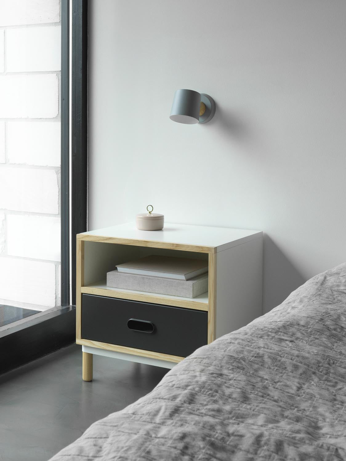 Kabino Kommode mit Schubladen Weiss in  präsentiert im Onlineshop von KAQTU Design AG. Kommode ist von Normann Copenhagen