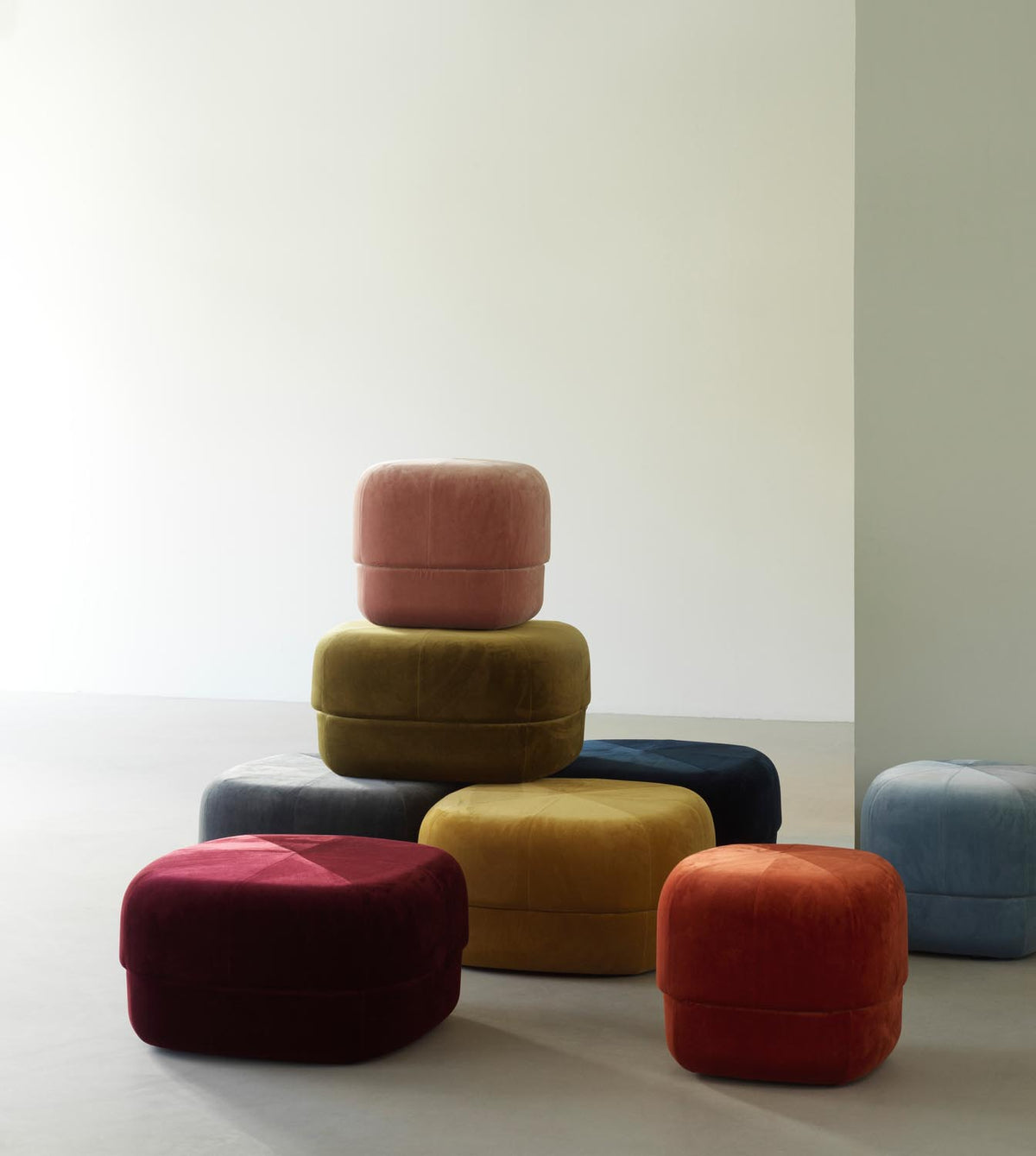 Circus Pouf in Moos präsentiert im Onlineshop von KAQTU Design AG. Pouf ist von Normann Copenhagen