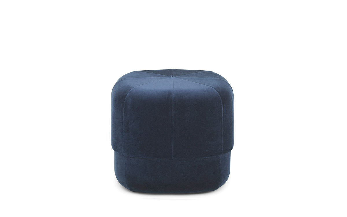 Circus Pouf Klein dunkelblau/Velour in  präsentiert im Onlineshop von KAQTU Design AG. Pouf ist von Normann Copenhagen