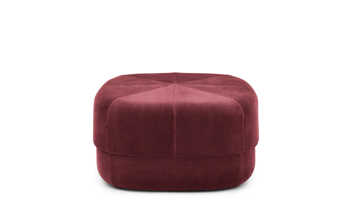 Circus Pouf Gross dunkelrot/Velour in  präsentiert im Onlineshop von KAQTU Design AG. Pouf ist von Normann Copenhagen