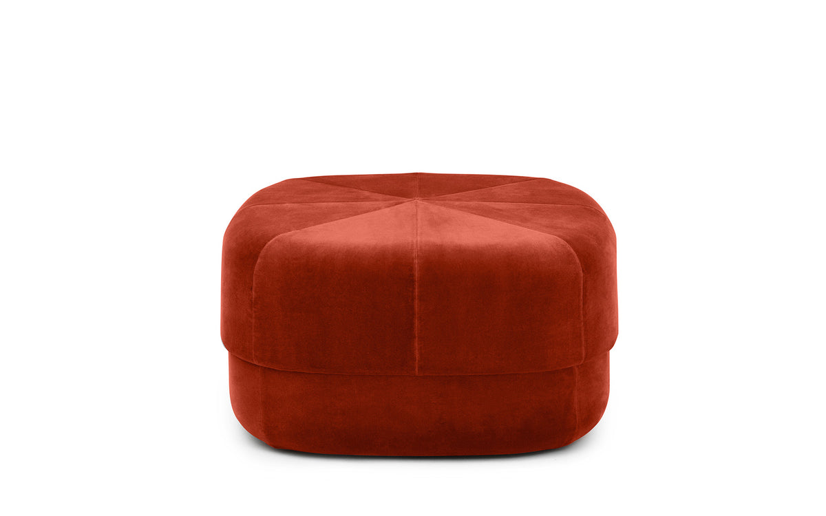 Circus Pouf Gross rostrot/Velour in  präsentiert im Onlineshop von KAQTU Design AG. Pouf ist von Normann Copenhagen