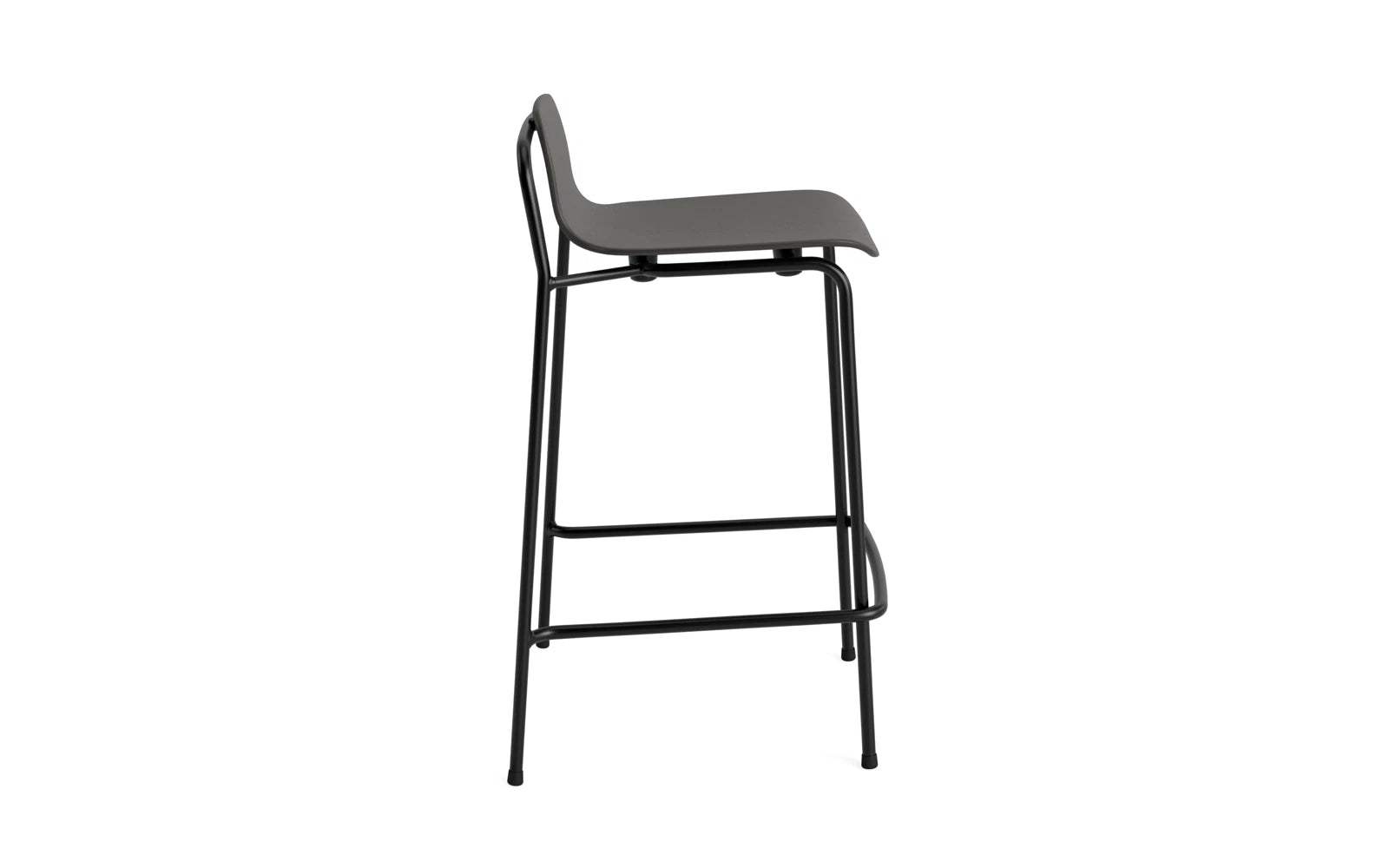 Erleben Sie den Studio Barhocker 65 cm von Normann Copenhagen – ein modernes Designhighlight mit edlem Eichenfurnier und stabilem Stahlrahmen, perfekt für Ihr Zuhause.