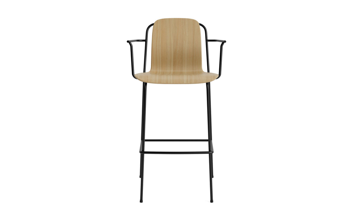 Studio Barstuhl mit Armlehne 75 cm schwarzes Stahl/ Eiche in Eiche präsentiert im Onlineshop von KAQTU Design AG. Barhocker ist von Normann Copenhagen