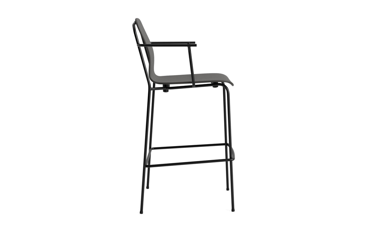 Studio Barstuhl mit Armlehne 75 cm schwarzes Stahl/ schwarz in Schwarz präsentiert im Onlineshop von KAQTU Design AG. Barhocker ist von Normann Copenhagen