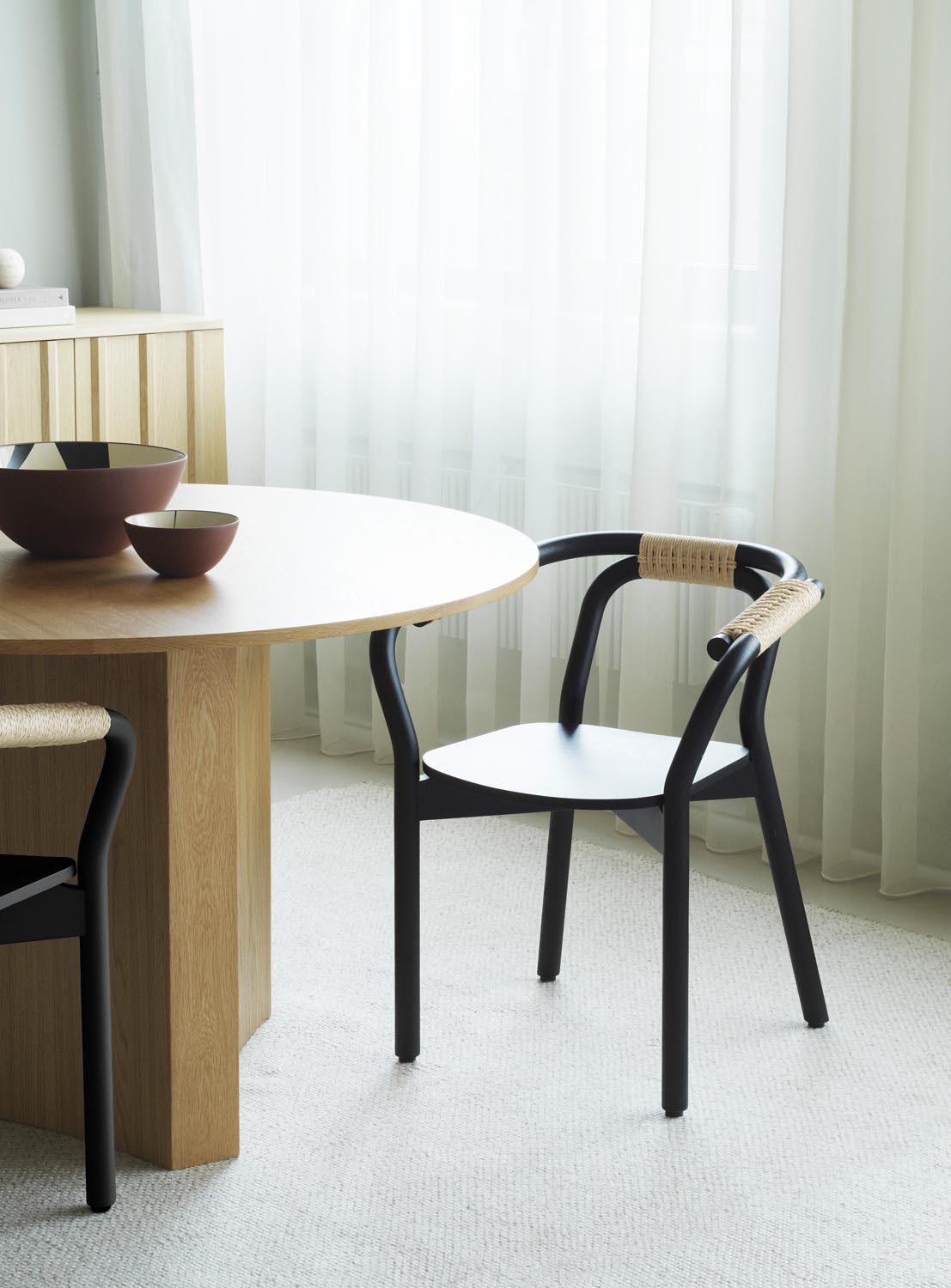 Knot Stuhl in  präsentiert im Onlineshop von KAQTU Design AG. Stuhl mit Armlehne ist von Normann Copenhagen