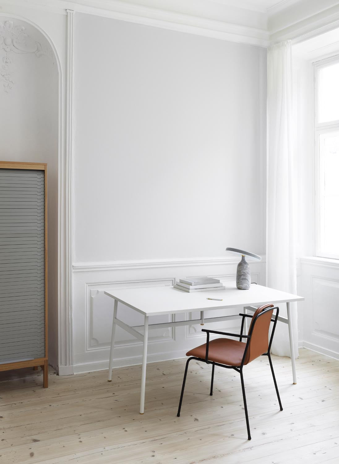 Journal Schreibtisch in  präsentiert im Onlineshop von KAQTU Design AG. Schreibtisch ist von Normann Copenhagen