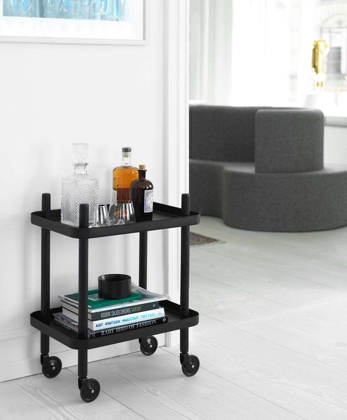 Block Tisch in  präsentiert im Onlineshop von KAQTU Design AG. Servierwagen ist von Normann Copenhagen
