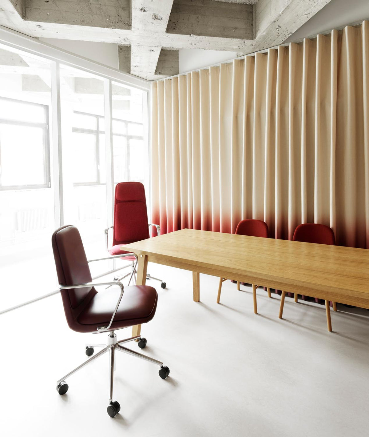 Slice Tisch in  präsentiert im Onlineshop von KAQTU Design AG. Esstisch ist von Normann Copenhagen
