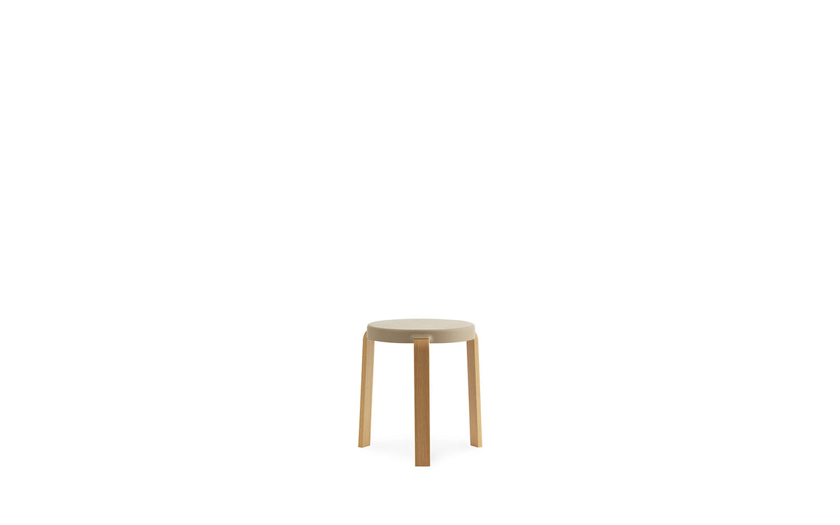 Tap Stuhl Eiche/ sand in Sand präsentiert im Onlineshop von KAQTU Design AG. Hocker ist von Normann Copenhagen