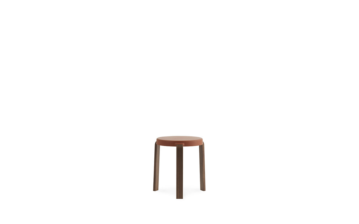 Tap Stuhl Walnuss/ karamel in Karamel präsentiert im Onlineshop von KAQTU Design AG. Hocker ist von Normann Copenhagen