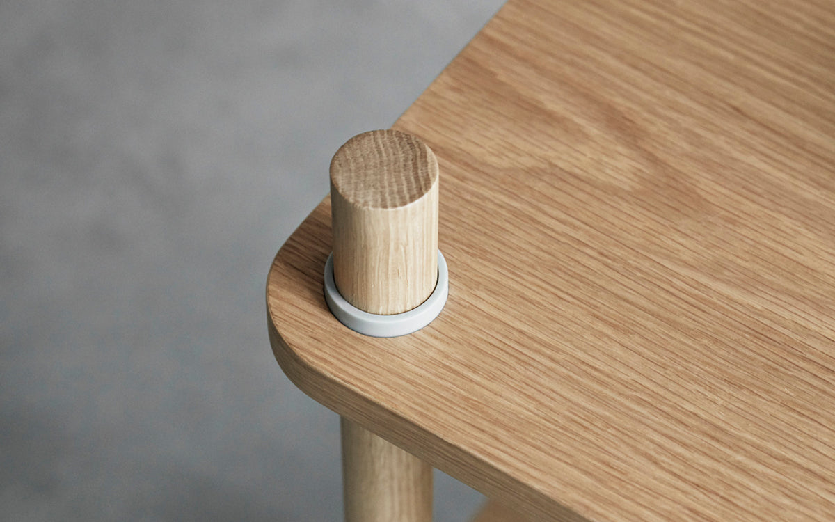 Jam Regal 8 Pfosten Eiche/grau in  präsentiert im Onlineshop von KAQTU Design AG. Bücherregal ist von Normann Copenhagen