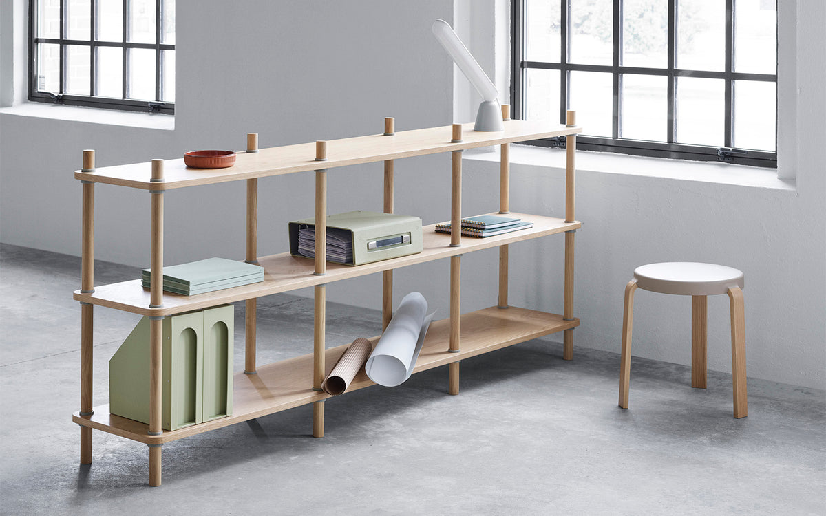 Jam Regal 8 Pfosten Eiche/grau in  präsentiert im Onlineshop von KAQTU Design AG. Bücherregal ist von Normann Copenhagen