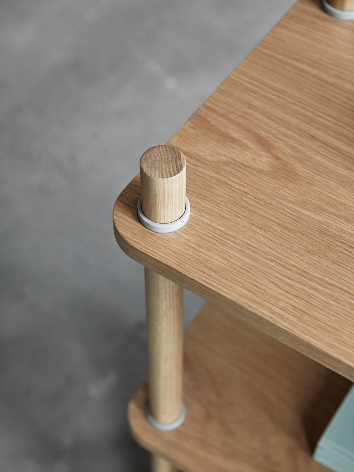 Jam Regal 8 Pfosten Eiche/grau in  präsentiert im Onlineshop von KAQTU Design AG. Bücherregal ist von Normann Copenhagen