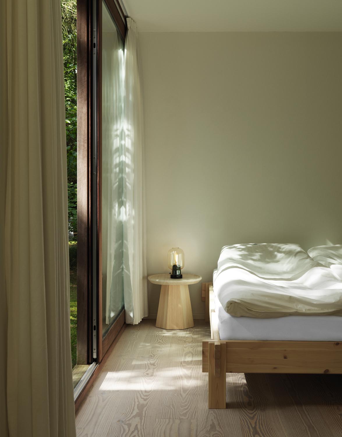 Pine Tisch Small in  präsentiert im Onlineshop von KAQTU Design AG. Beistelltisch ist von Normann Copenhagen