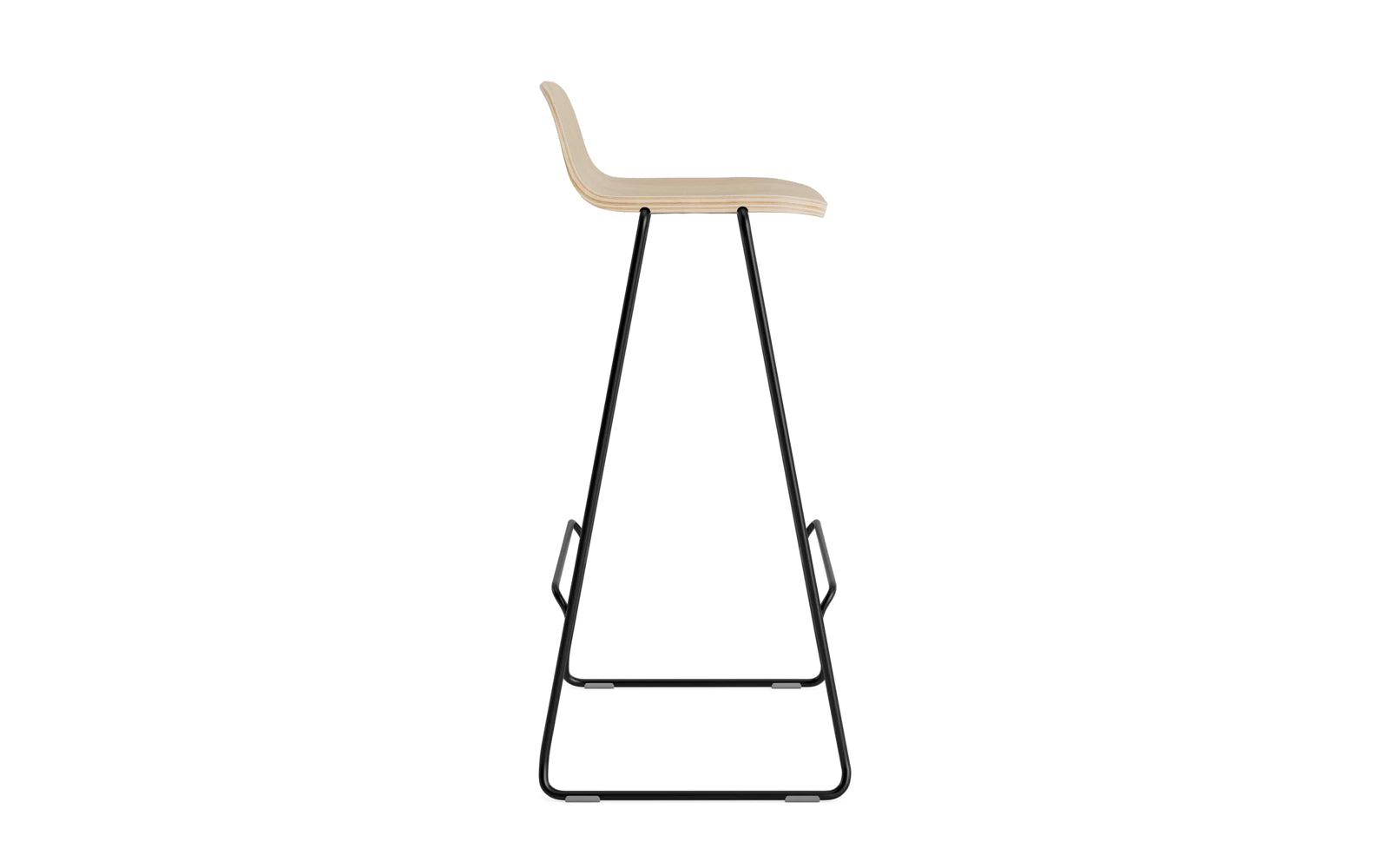 Stilvoller Just Barhocker mit Lehne von Normann Copenhagen.