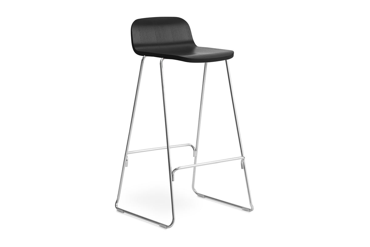 Just Barhocker mit Lehne in  präsentiert im Onlineshop von KAQTU Design AG. Barhocker ist von Normann Copenhagen