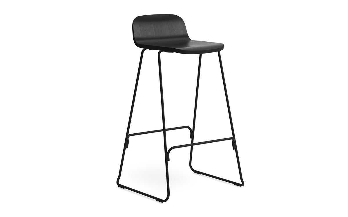 Just Barhocker mit Lehne in  präsentiert im Onlineshop von KAQTU Design AG. Barhocker ist von Normann Copenhagen