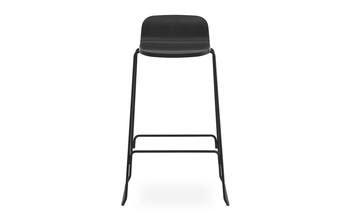 Just Barhocker mit Lehne in  präsentiert im Onlineshop von KAQTU Design AG. Barhocker ist von Normann Copenhagen