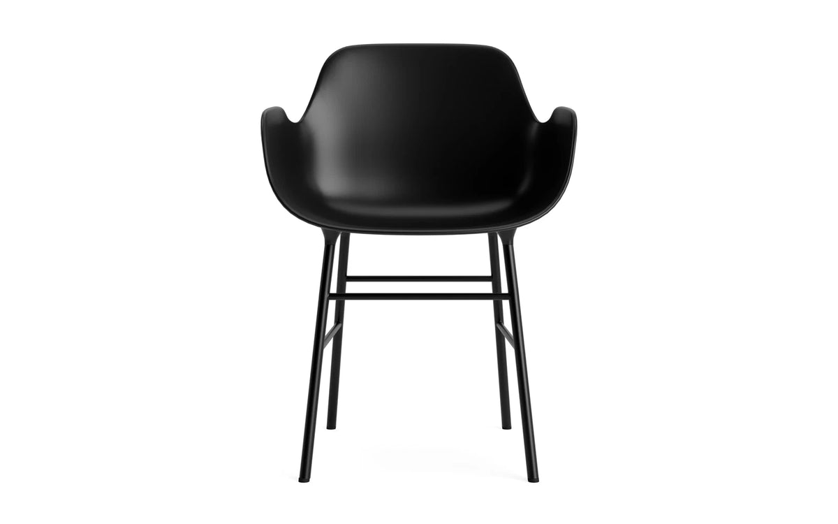 Form Armlehnstuhl in Schwarz präsentiert im Onlineshop von KAQTU Design AG. Stuhl mit Armlehne ist von Normann Copenhagen