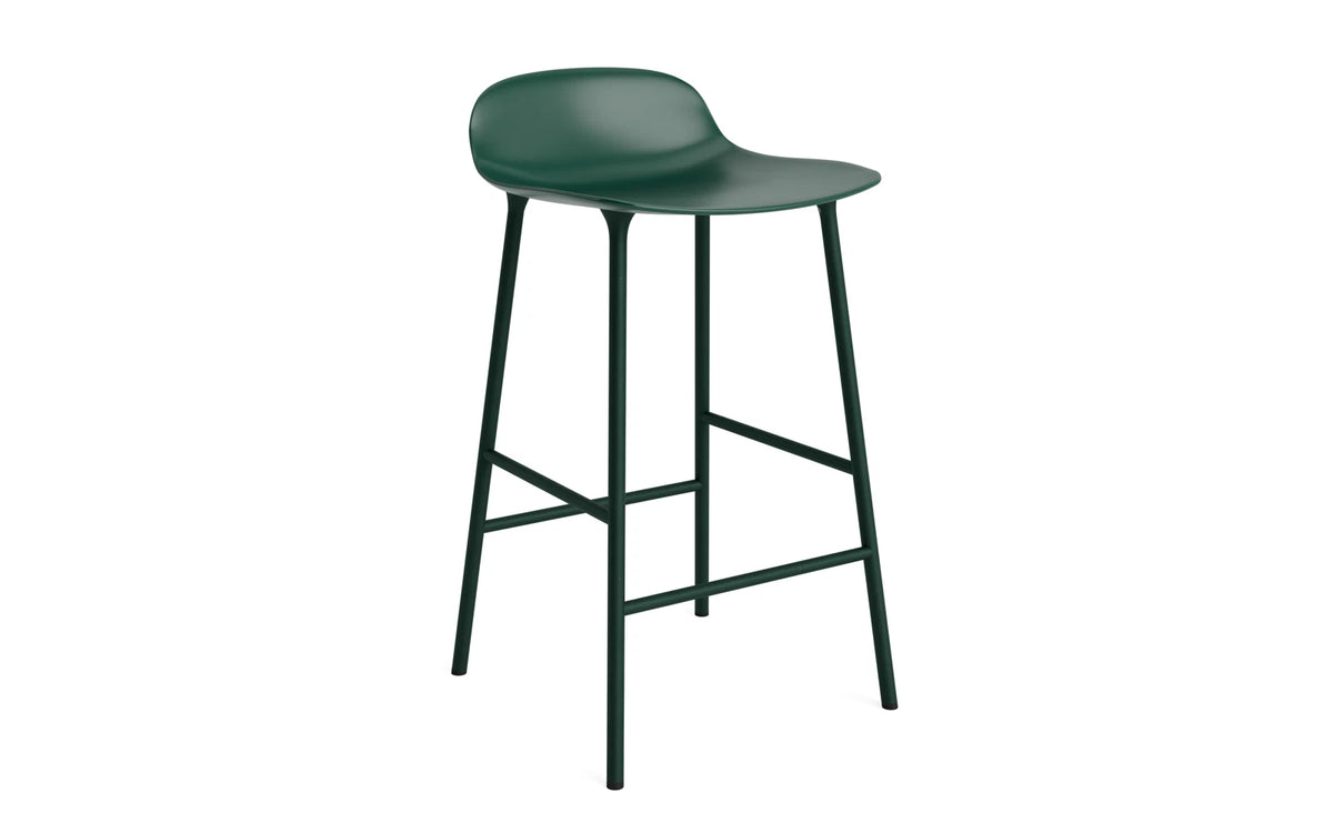 Form Barhocker in Grün präsentiert im Onlineshop von KAQTU Design AG. Barstuhl ist von Normann Copenhagen