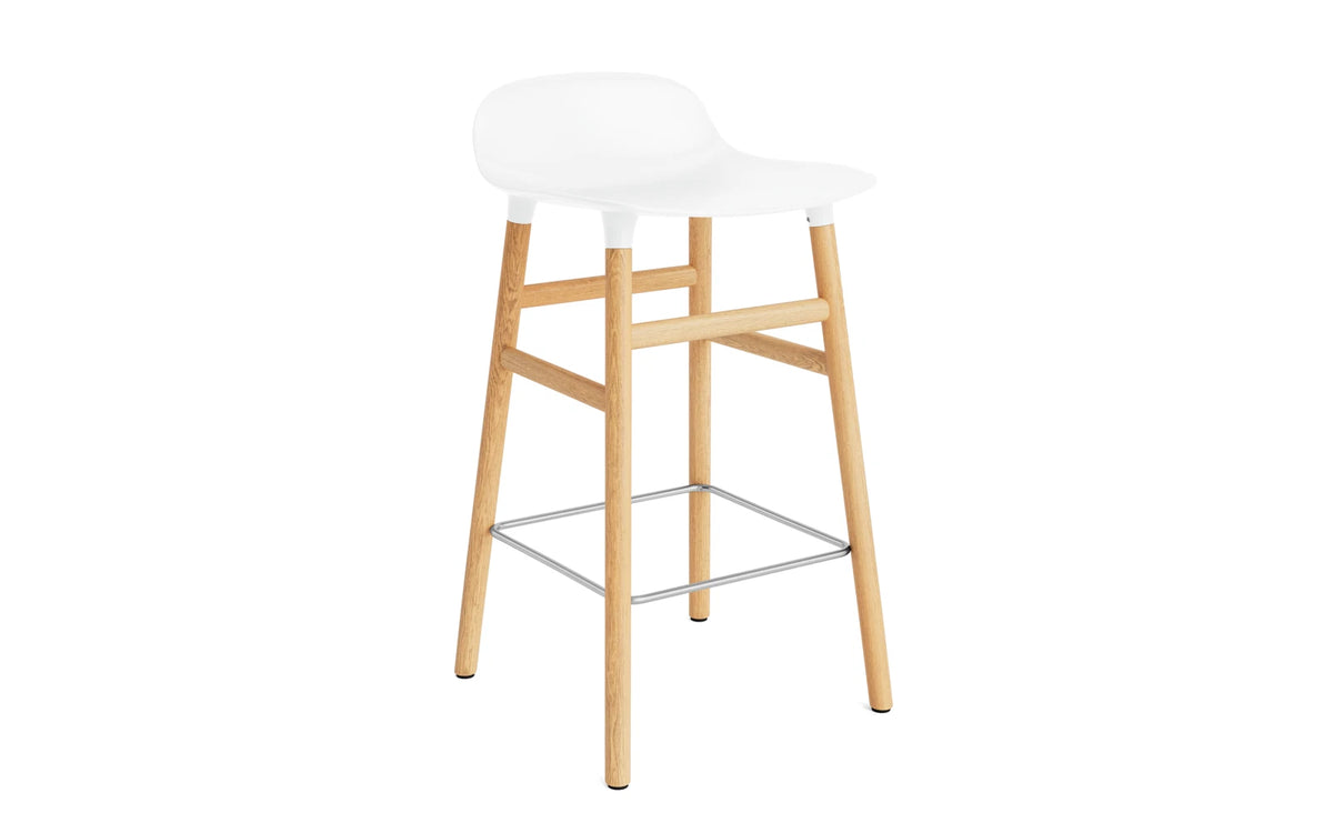 Form Barhocker in Weiss präsentiert im Onlineshop von KAQTU Design AG. Barstuhl ist von Normann Copenhagen