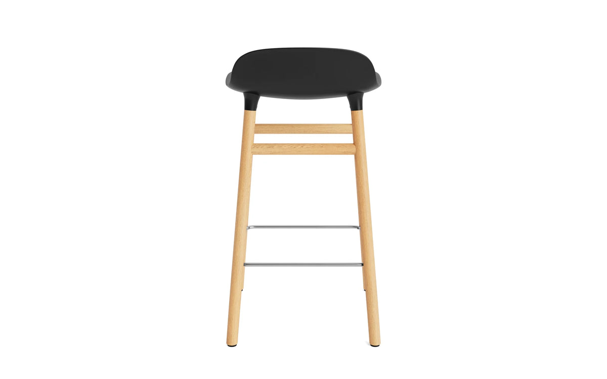 Form Barhocker in Schwarz präsentiert im Onlineshop von KAQTU Design AG. Barstuhl ist von Normann Copenhagen