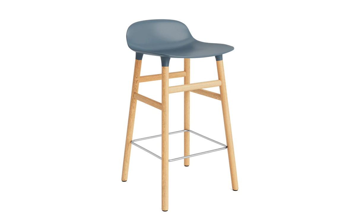 Form Barhocker in Blau präsentiert im Onlineshop von KAQTU Design AG. Barstuhl ist von Normann Copenhagen