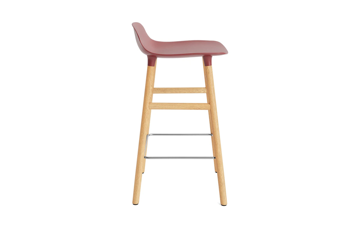 Form Barhocker in Rot präsentiert im Onlineshop von KAQTU Design AG. Barstuhl ist von Normann Copenhagen