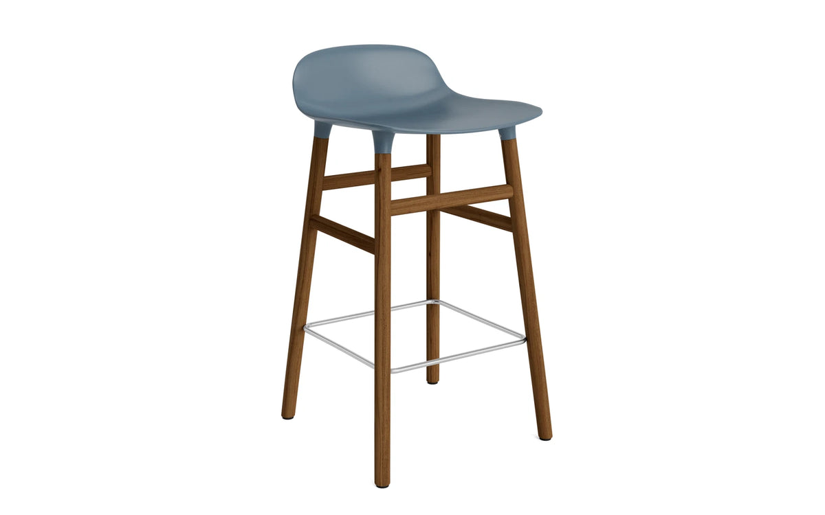 Form Barhocker in Blau präsentiert im Onlineshop von KAQTU Design AG. Barstuhl ist von Normann Copenhagen
