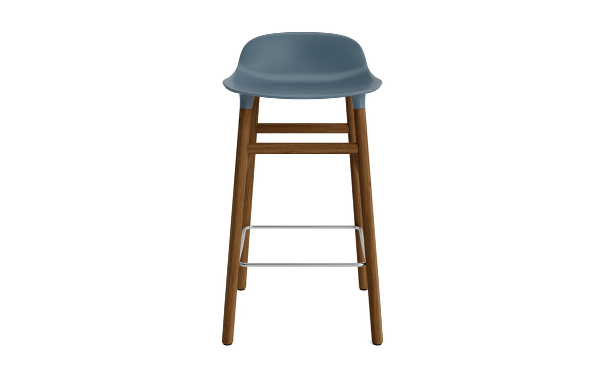 Form Barhocker in Blau präsentiert im Onlineshop von KAQTU Design AG. Barstuhl ist von Normann Copenhagen