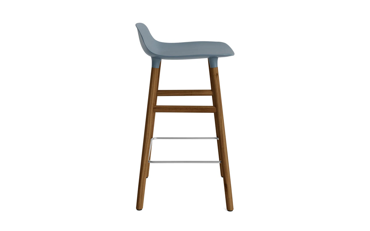 Form Barhocker in Blau präsentiert im Onlineshop von KAQTU Design AG. Barstuhl ist von Normann Copenhagen
