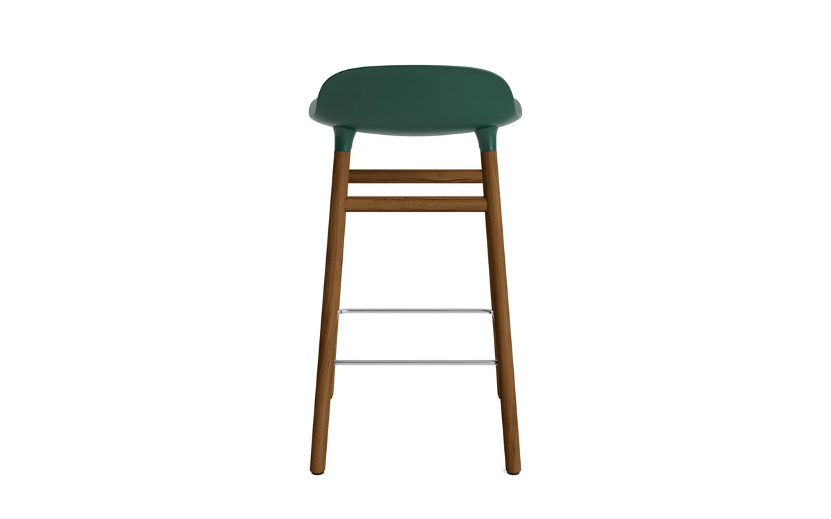 Form Barhocker in Grün präsentiert im Onlineshop von KAQTU Design AG. Barstuhl ist von Normann Copenhagen