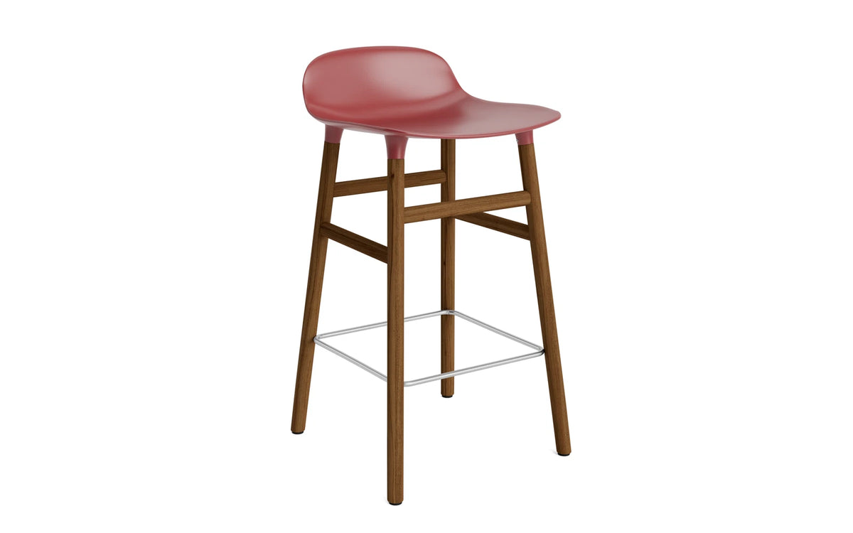 Form Barhocker in Rot präsentiert im Onlineshop von KAQTU Design AG. Barstuhl ist von Normann Copenhagen